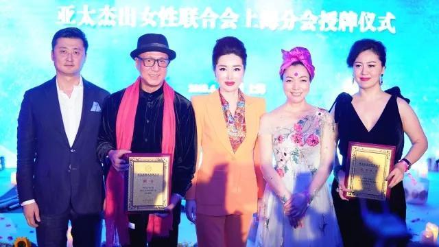 女性在投资顾问领域的崛起，机遇、挑战与职业发展